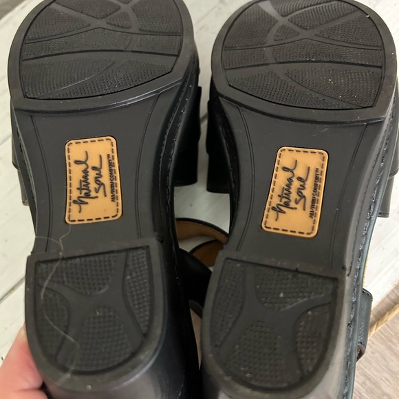 Softspots Black and Tan Sandals with Strappy Design - Picture 5 of 5